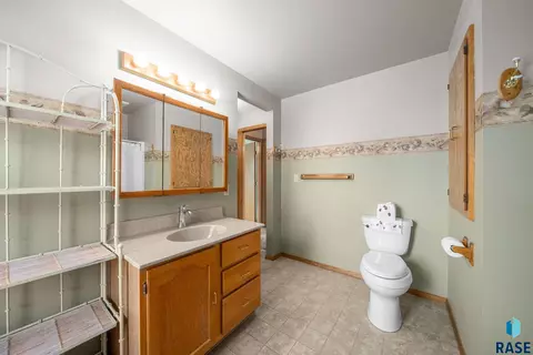907 S Spring Ave, Sioux Falls, SD 57104 photo 17