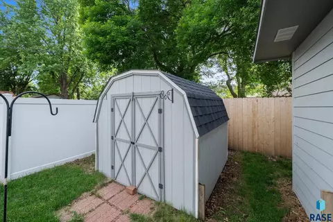 907 S Spring Ave, Sioux Falls, SD 57104 photo 34