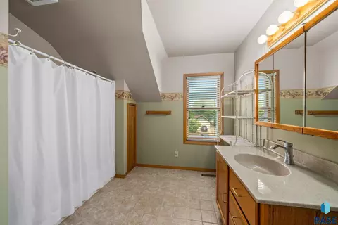 907 S Spring Ave, Sioux Falls, SD 57104 photo 16