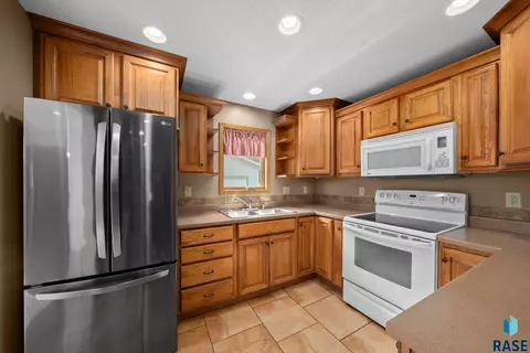 907 S Spring Ave, Sioux Falls, SD 57104 photo 10