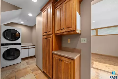 907 S Spring Ave, Sioux Falls, SD 57104 photo 13