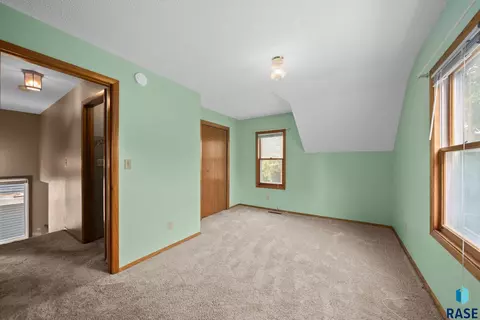 907 S Spring Ave, Sioux Falls, SD 57104 photo 14