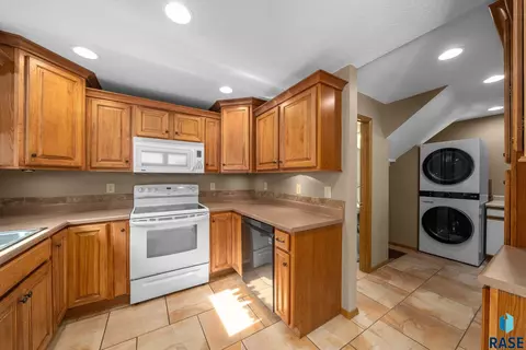 907 S Spring Ave, Sioux Falls, SD 57104 photo 11