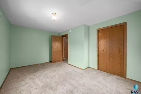 907 S Spring Ave, Sioux Falls, SD 57104 photo 15