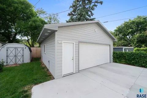 907 S Spring Ave, Sioux Falls, SD 57104 photo 31
