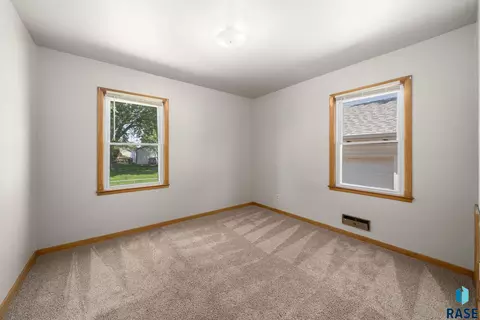 1422 E 17th St, Sioux Falls, SD 57104 photo 15