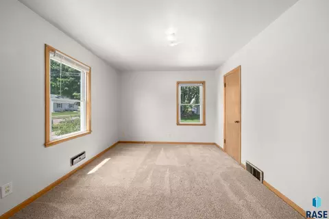 1422 E 17th St, Sioux Falls, SD 57104 photo 12