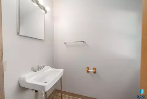1422 E 17th St, Sioux Falls, SD 57104 photo 23