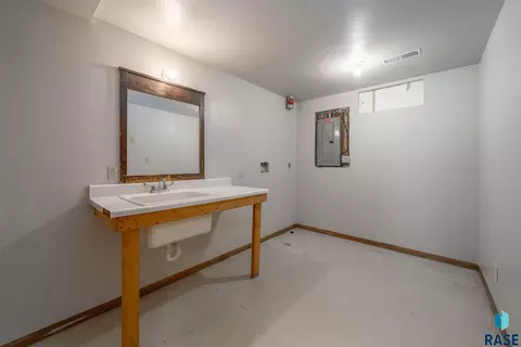 1422 E 17th St, Sioux Falls, SD 57104 photo 27