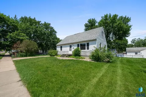 1422 E 17th St, Sioux Falls, SD 57104 photo 2