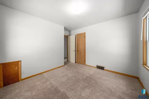 1422 E 17th St, Sioux Falls, SD 57104 photo 13