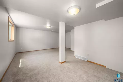 1422 E 17th St, Sioux Falls, SD 57104 photo 32