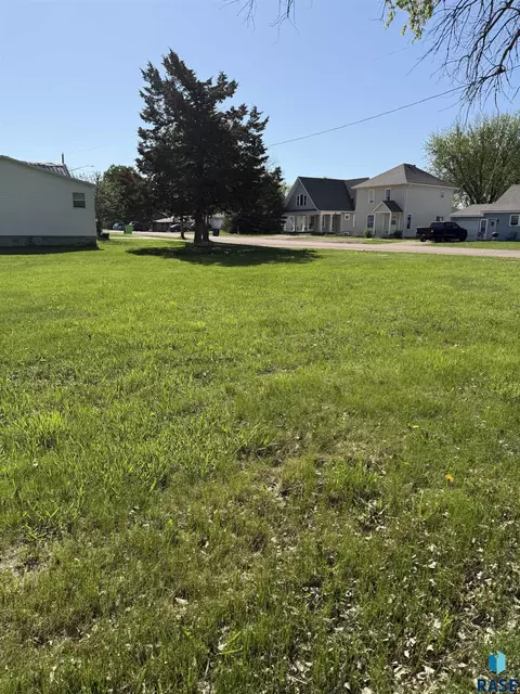 102 State St, Marion, SD 57043 photo 2