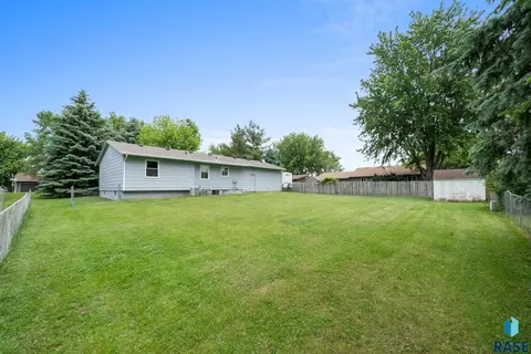 607 E 3rd St, Crooks, SD 57020 photo 29