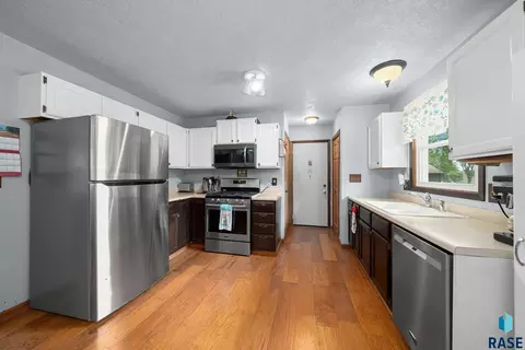 607 E 3rd St, Crooks, SD 57020 photo 9