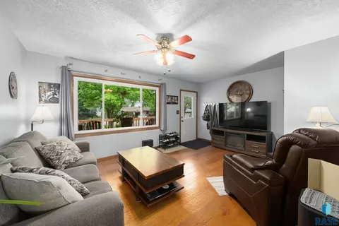 607 E 3rd St, Crooks, SD 57020 photo 4