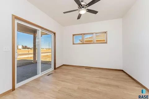 2316 E Tinley St, Brandon, SD 57005 photo 11