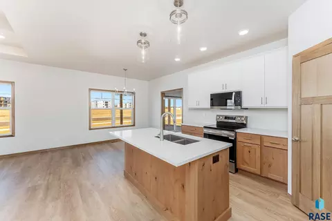 2316 E Tinley St, Brandon, SD 57005 photo 6