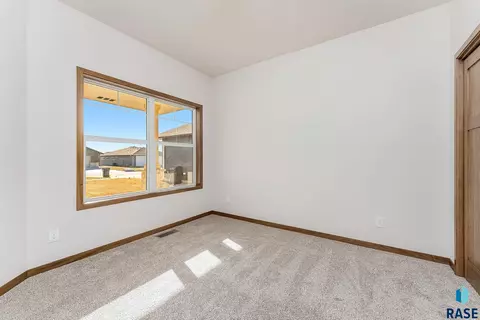 2316 E Tinley St, Brandon, SD 57005 photo 17