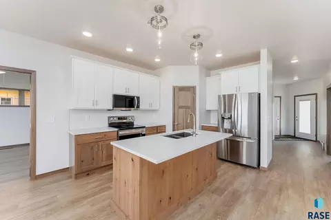 2316 E Tinley St, Brandon, SD 57005 photo 5