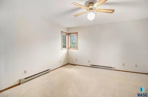 Bedroom - 6199 Browning Dr, Madison, SD 57042 photo 2 of 6