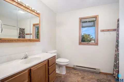 Bath - 6199 Browning Dr, Madison, SD 57042 photo 1 of 2
