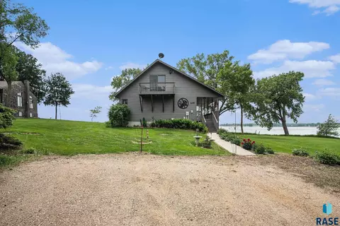 Exterior - 6199 Browning Dr, Madison, SD 57042 photo 8 of 10