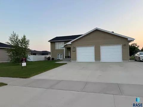 1508 Country Dr, Mitchell, SD 57301 photo 1