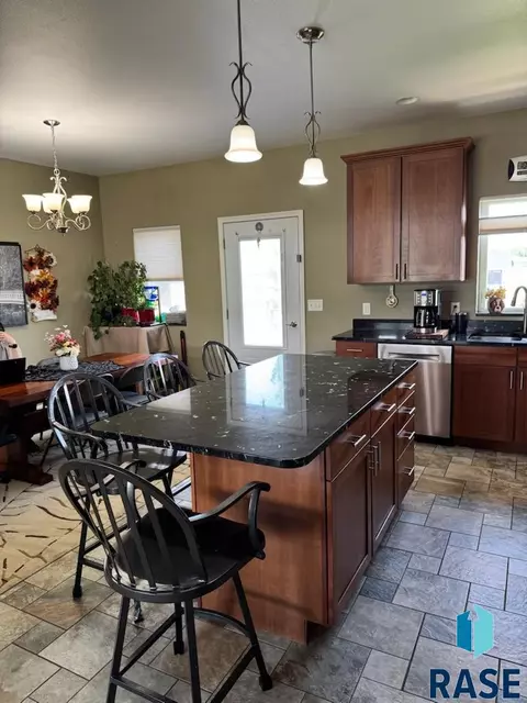 1508 Country Dr, Mitchell, SD 57301 photo 3