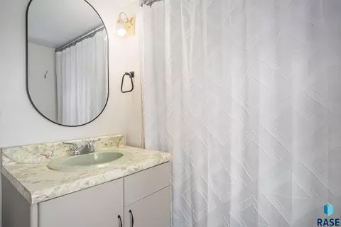 521 N Olive Ave, Madison, SD 57042 photo 18
