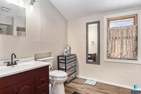 521 N Olive Ave, Madison, SD 57042 photo 14