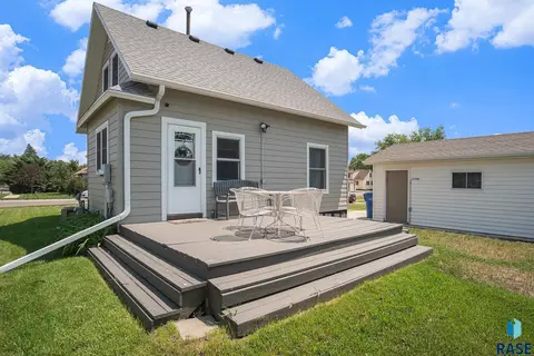 521 N Olive Ave, Madison, SD 57042 photo 19