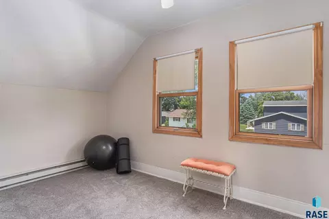521 N Olive Ave, Madison, SD 57042 photo 16