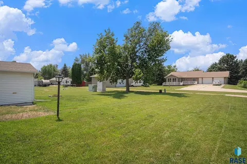 521 N Olive Ave, Madison, SD 57042 photo 23