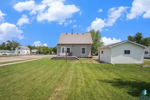 521 N Olive Ave, Madison, SD 57042 photo 21