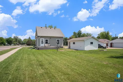521 N Olive Ave, Madison, SD 57042 photo 22