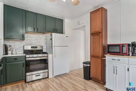 521 N Olive Ave, Madison, SD 57042 photo 9