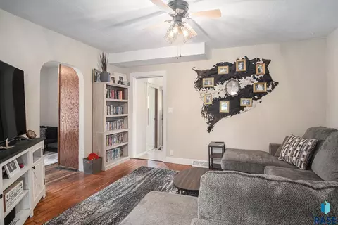 521 N Olive Ave, Madison, SD 57042 photo 4