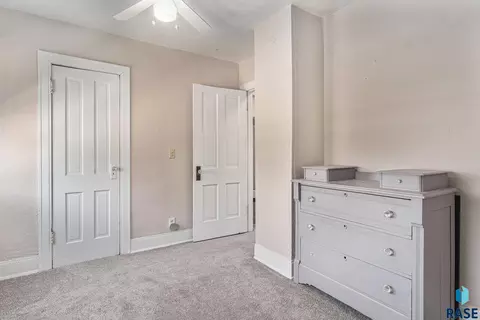 521 N Olive Ave, Madison, SD 57042 photo 17