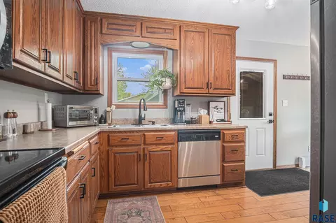 300 W 3rd St, Tea, SD 57064 photo 5