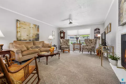 513 E 31st St, Sioux Falls, SD 57106 photo 5
