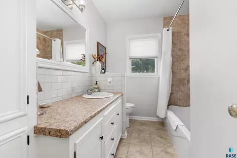 513 E 31st St, Sioux Falls, SD 57106 photo 14