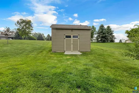 504 Wild Tree Cir, Crooks, SD 57020 photo 34