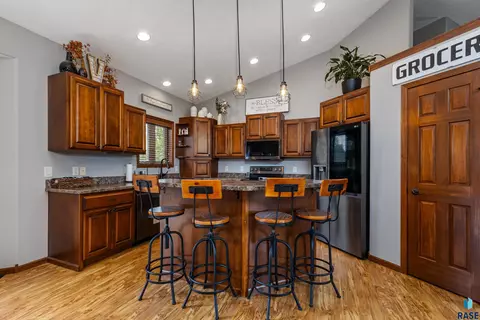 504 Wild Tree Cir, Crooks, SD 57020 photo 8