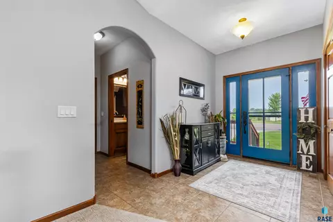 504 Wild Tree Cir, Crooks, SD 57020 photo 2
