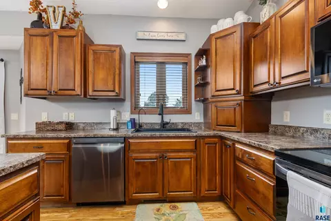 504 Wild Tree Cir, Crooks, SD 57020 photo 7