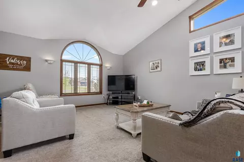 504 Wild Tree Cir, Crooks, SD 57020 photo 5
