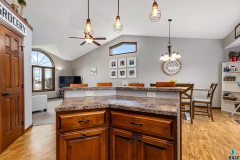 504 Wild Tree Cir, Crooks, SD 57020 photo 9