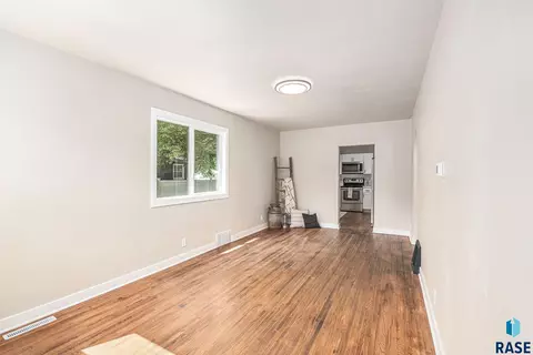 309 Wipf St, Freeman, SD 57029 photo 4