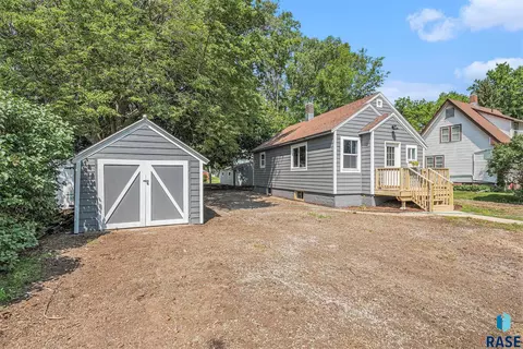 309 Wipf St, Freeman, SD 57029 photo 2